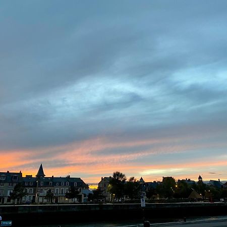 Les Mouettes De Trouville Luaran gambar